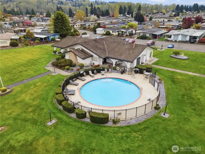 Lots of community amenities. Lots of community amenities.