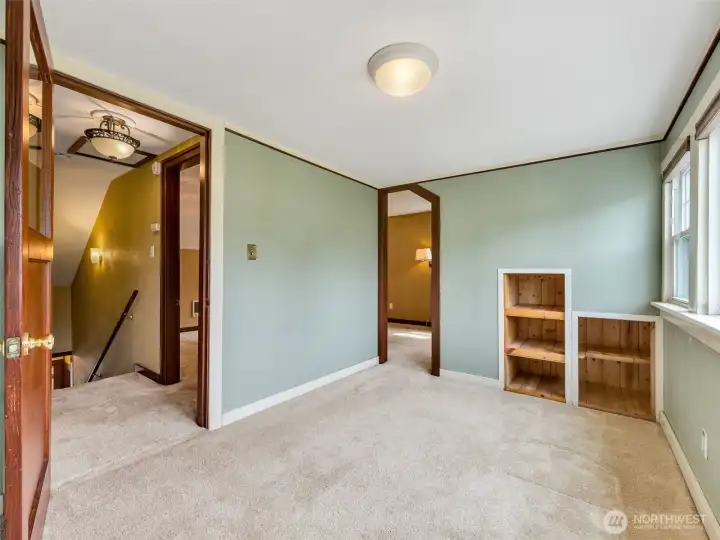Additional room ideal for guest space or home office