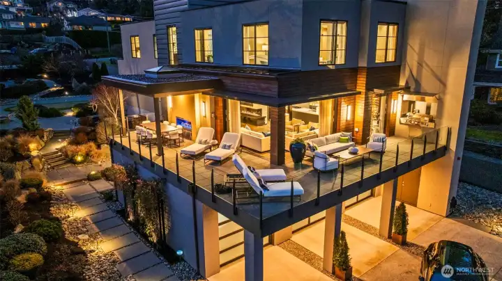 A seamless indoor to outdoor transition for entertaining, especially in the incredible Gig Harbor summers.