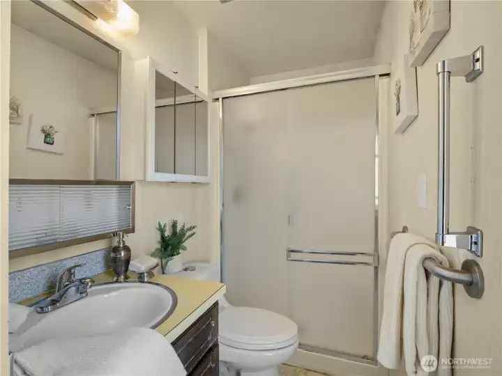 The primary on suite has a walk-in shower. The primary on suite has a walk-in shower.