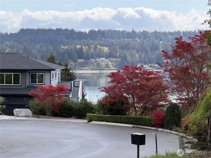 Depending on where the house is sited, there is a partial view of the Sound