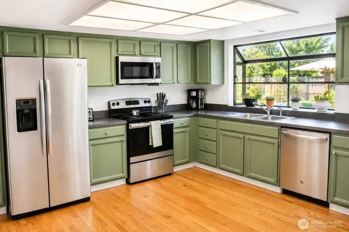 Kitchen, Stainless Steel Appliances
