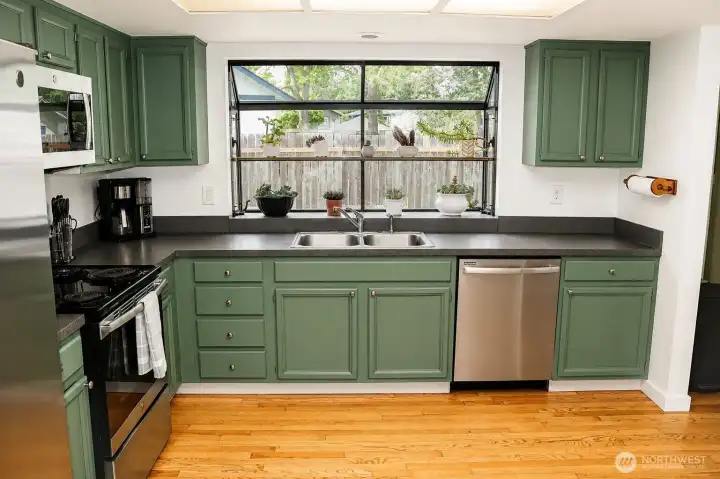Kitchen, Stainless Steel Appliances