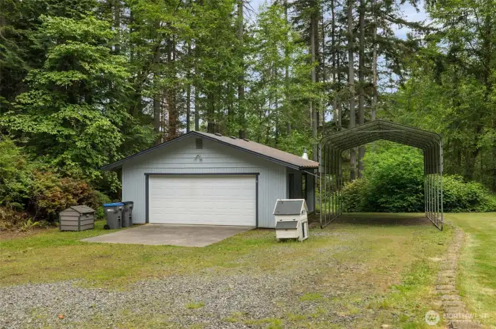 Detached Garage, RV Cover w/ Hook-Up's Detached Garage, RV Cover w/ Hook-Up's