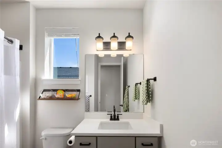 Guest Full Bathroom located between two Guest Bedrooms