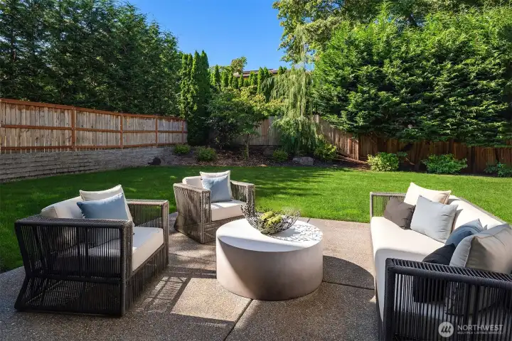 Multiple indoor and outdoor entertaining spaces. Multiple indoor and outdoor entertaining spaces.
