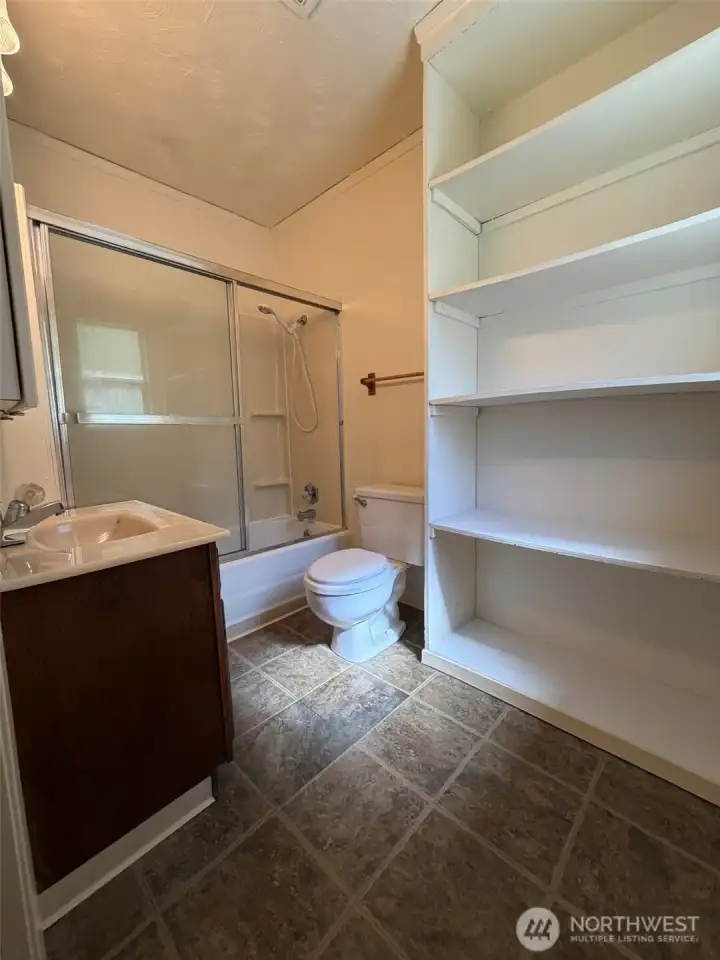 En suite bathroom En suite bathroom