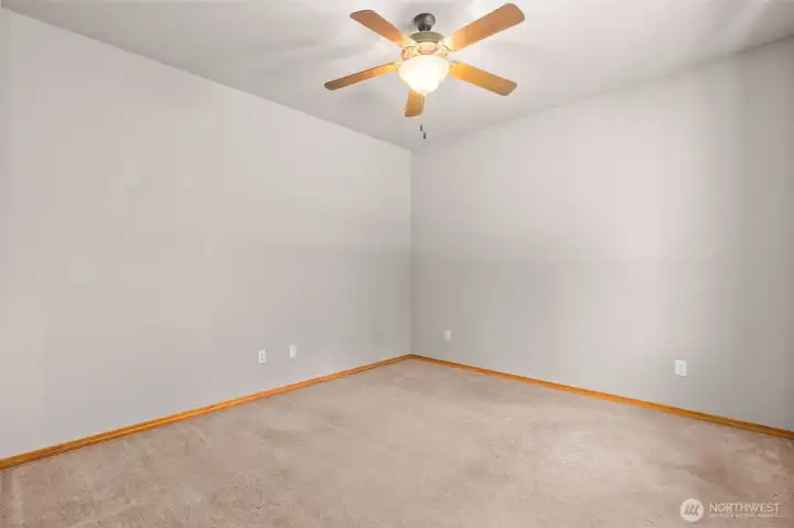 Extra room, potential 4th bedroom Extra room, potential 4th bedroom