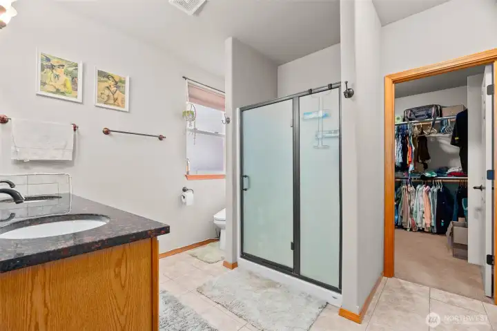 Primary 2/2 with large walk in closet Primary 2/2 with large walk in closet