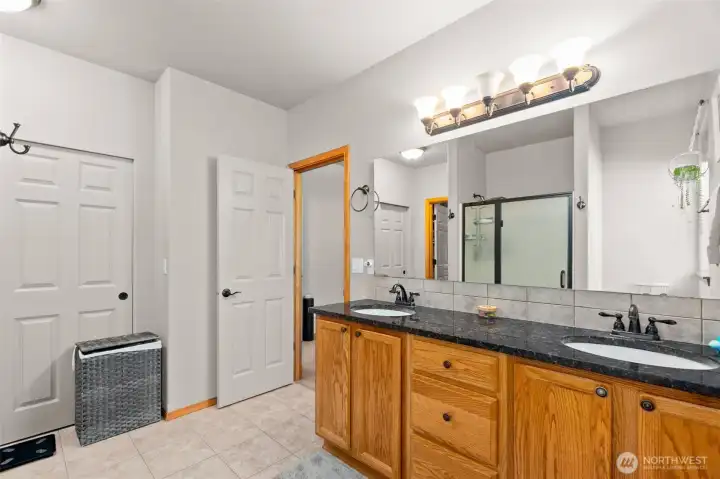 Primary Suite 2/2 Primary Suite 2/2