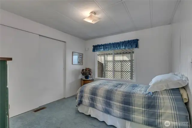 2nd bedroom