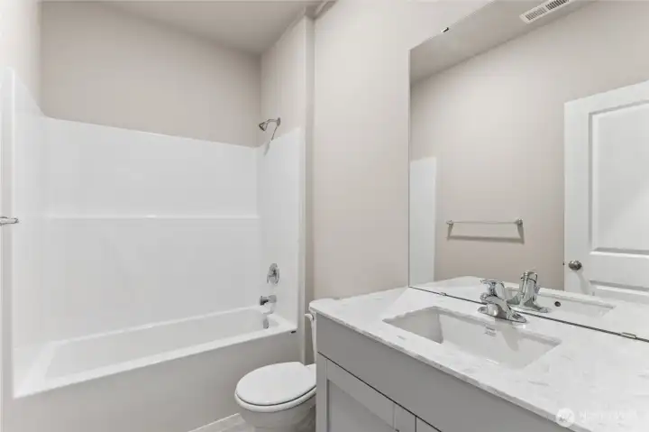 Bathroom between 2 bedrooms.