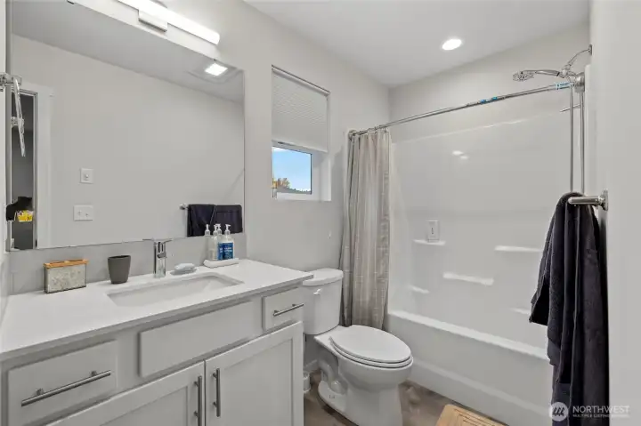 Guest bathroom upstiars