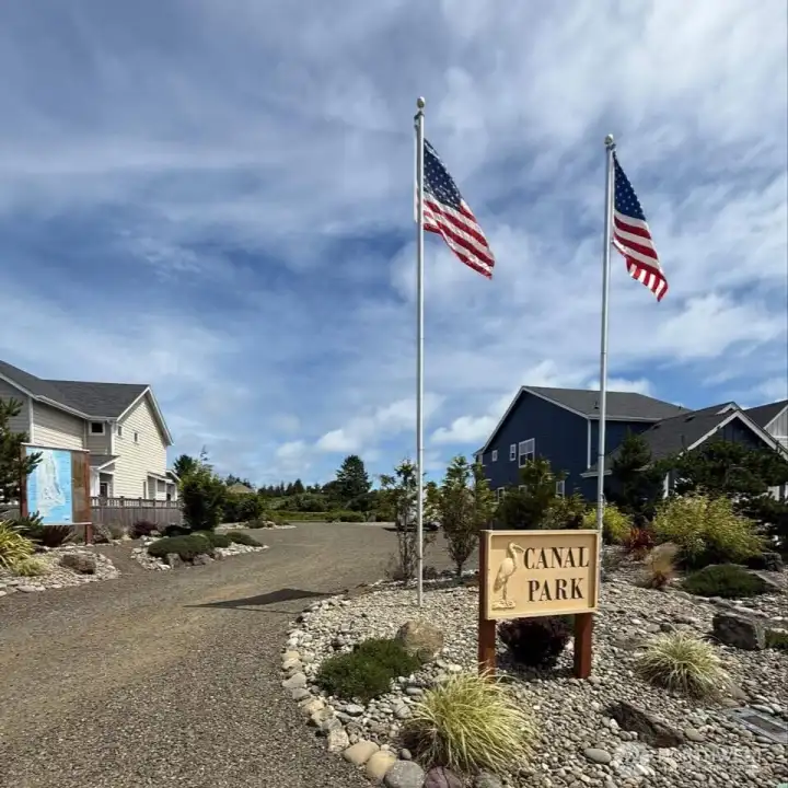 At Canal Park you'll enjoy fishing off the dock and launching a kayak or paddle-board from Oyhut Bay Adventure Company into the 23 miles of fresh waterways in Ocean Shores.