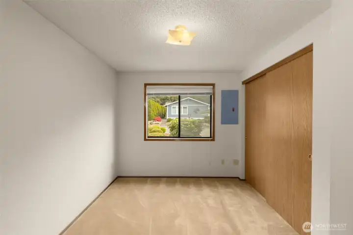 2nd bedroom
