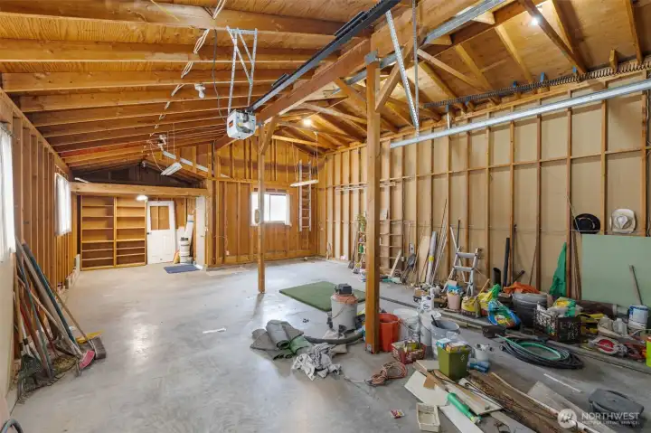 In corner next to window there is access to sewer/water (hard to see in pic).