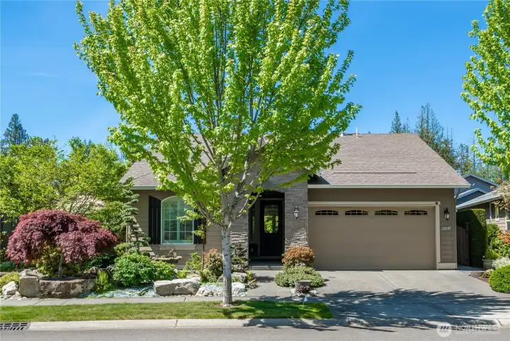 Stunning street appeal greets you with this custom easy-care front yard and stacked stone entryway. A short walk to the Seven Summits Lodge and all amenities!