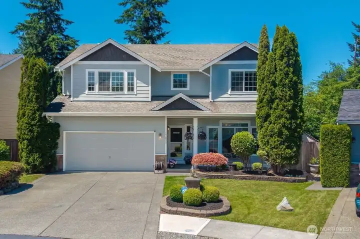 MOVE IN READY 5 BEDROOM HOME