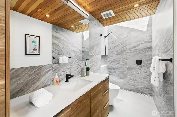 Top floor bathroom, wrapped in marble and wood.