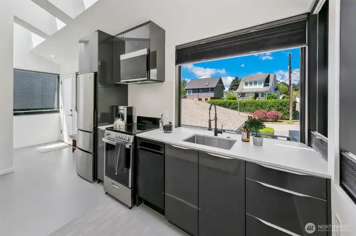 Kitchen so that your guests may have their morning coffee in prvacy.