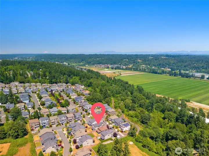 Minutes from Totem Lake, Juanita Beach Park, Woodinville wine country, shopping, dining, and commuter routes—everyday life feels beautifully connected.