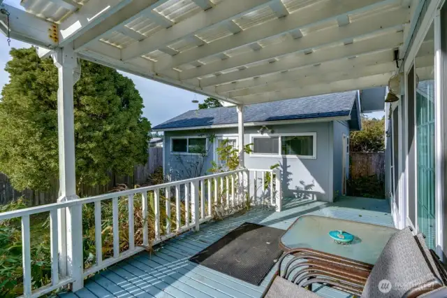 COVERED DECK CONNECTS TO CABIN