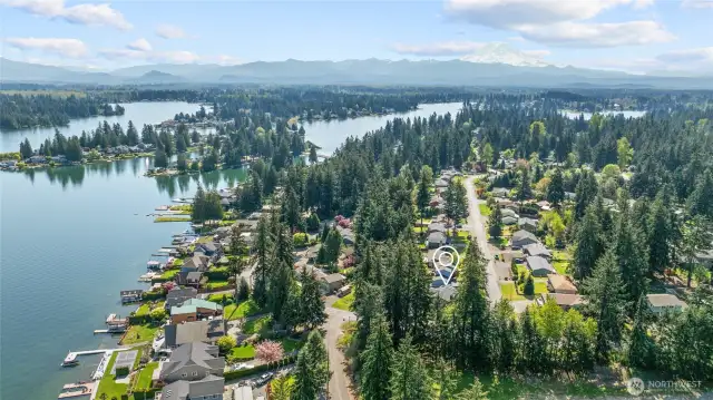 The Mount Rainier View can be seen right off your back deck!!!!