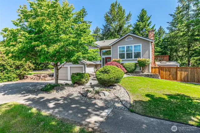 Front view of this lovely home