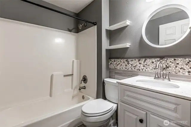 Full bath on the main.