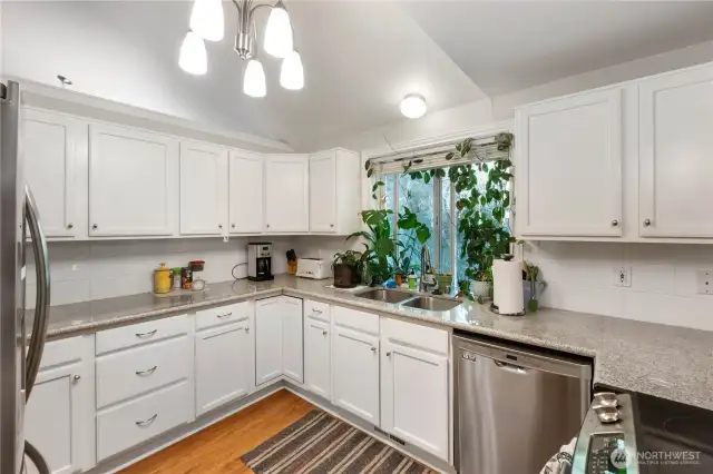 Lots of counter space, stainless steel appliances!