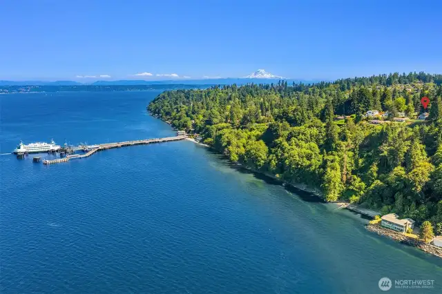Home is so convenient to ferries to Seattle and Kitsap Peninsula. Car ferry heads to West Seattle & Southworth, foot ferry takes you right into the downtown Seattle waterfront.