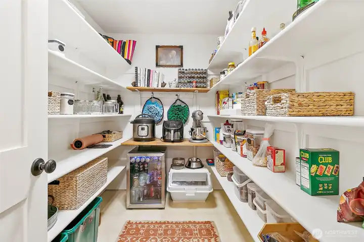 Did someone say walk-in pantry! This pantry will accommodate all your small cooking essentials and more!