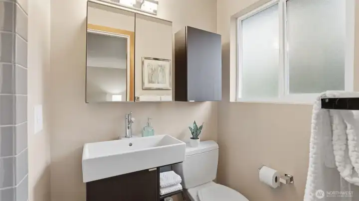 3/4 BA off the primary BR