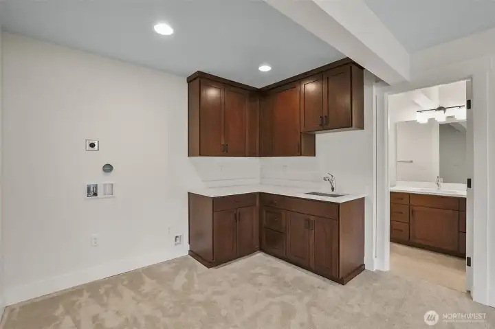 Kitchenette with w/d hookup.