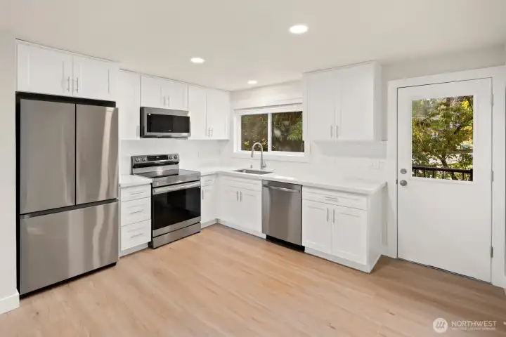 UNIT C - brand new Samsung appliances