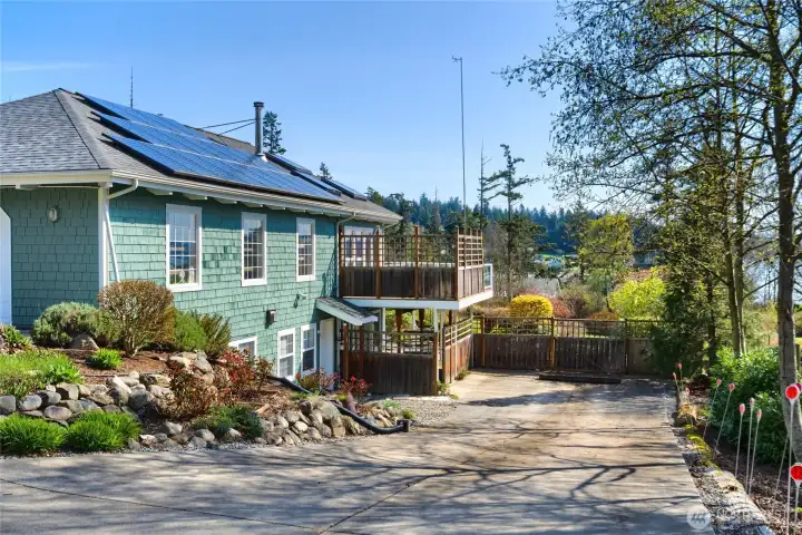 Solar panels, spacious RV parking or separate apartment dwelling entrance