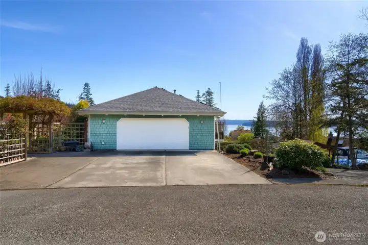 26ft by 26ft tandem garage with heated floor