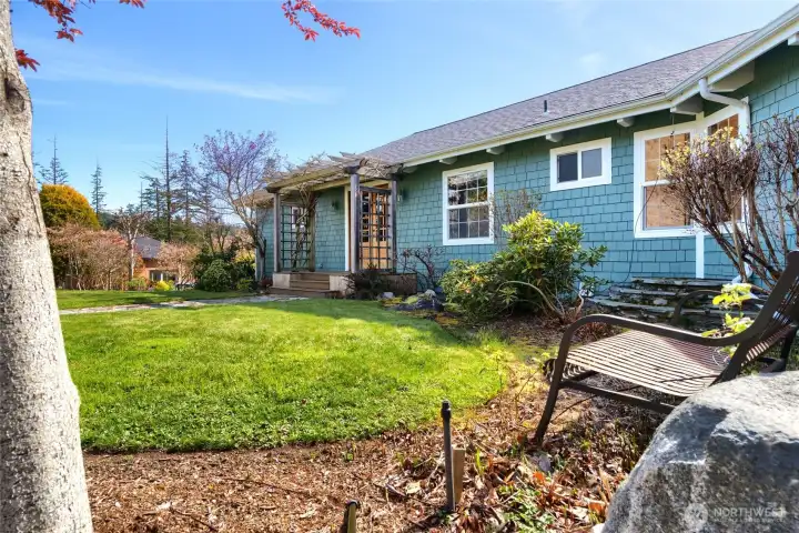 Front parklike yard to entrance of home