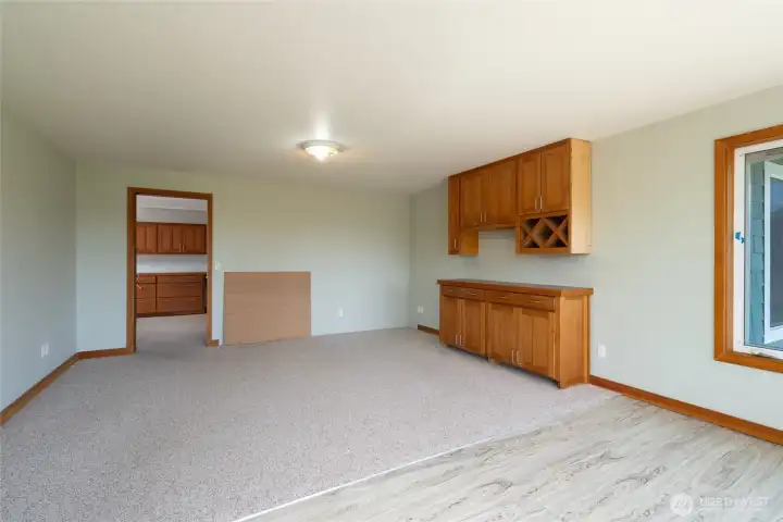 flooring is half carpet and vinyl