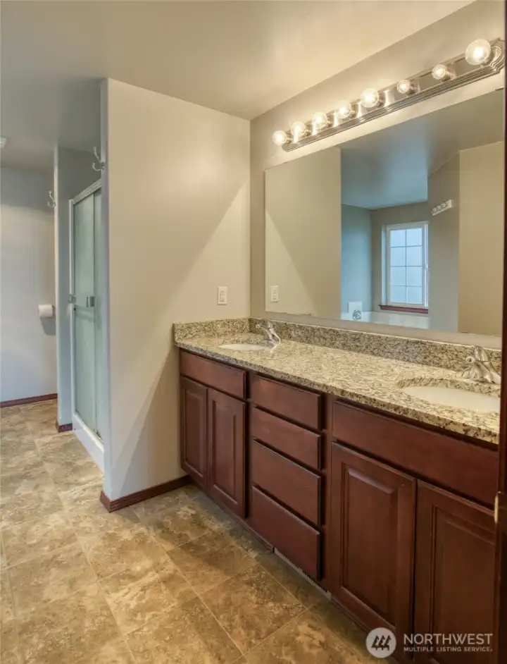 5-Piece Ensuite Bathroom
