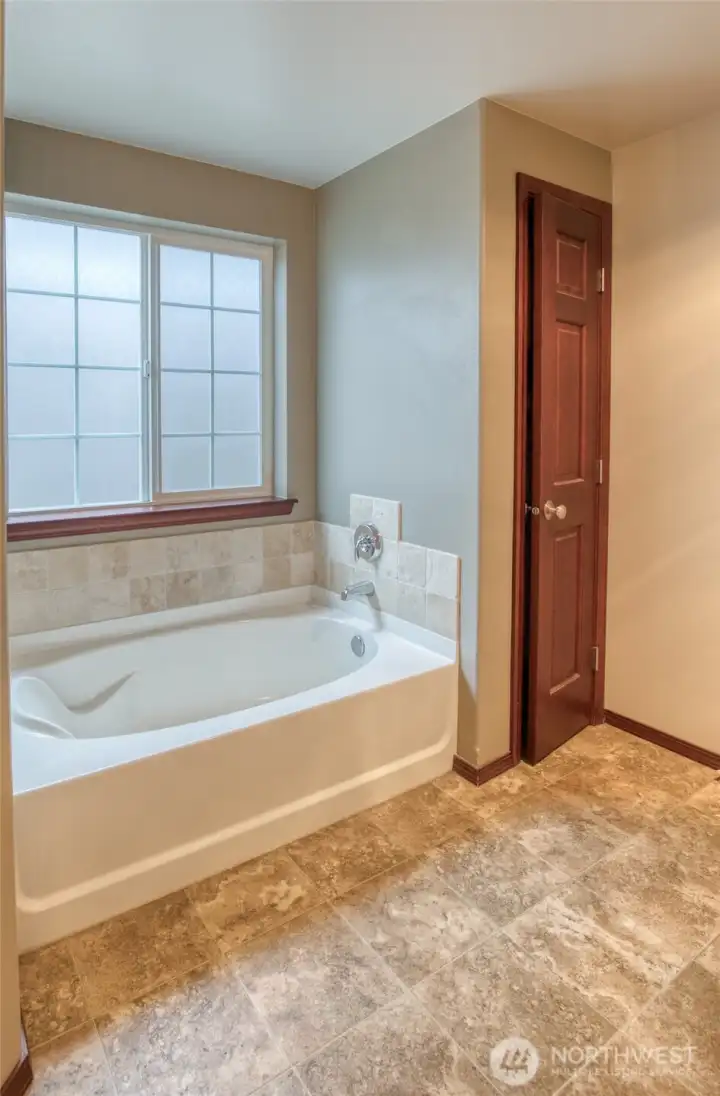 5-Piece Ensuite Bathroom