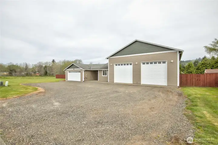 Detached Garage/Shop