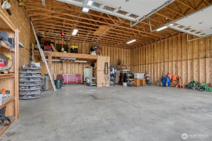 1,856 +/- sf Garage/Shop