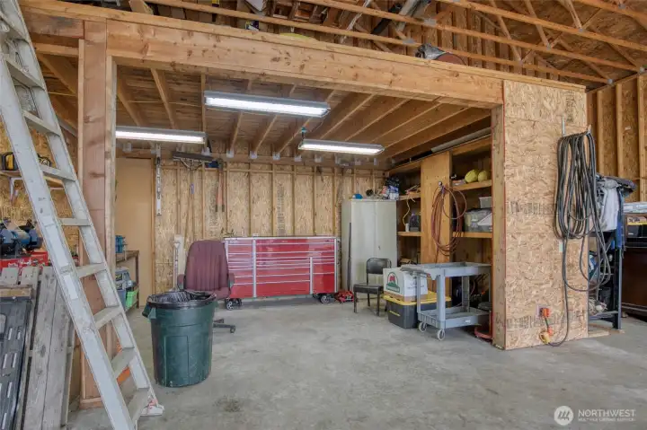 1,856 +/- Garage/Shop w/ Loft Storage