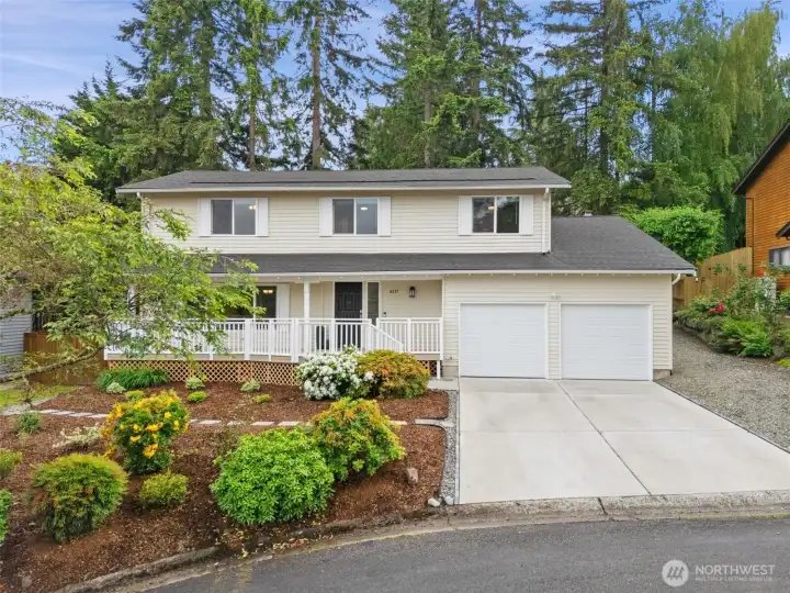 Gracious entry to 4517 166th Pl NE Redmond