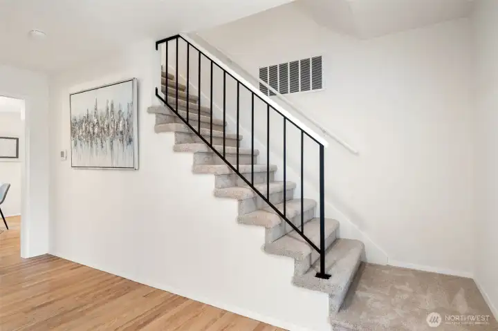 Entry hall - Refinished oak hardwood floors, fresh paint and carpets - leading up to 5 bedrooms & 2 bathrooms