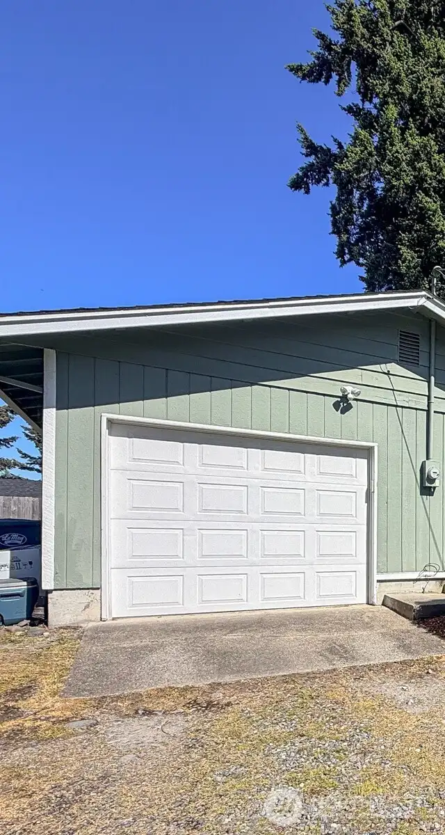 Garage for Parking or Extra Storage, W/D included