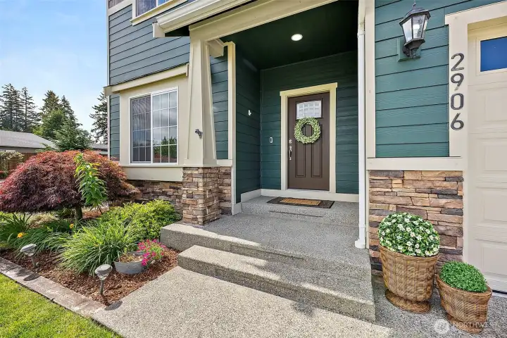Fantastic Curb Appeal! You'll Appreciate the Newer Exterior Paint & Evident Care & Maintenance!