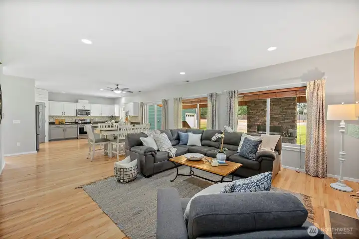Great Rm Flows Seamlessly w/ the Kitchen & Dining Areas.