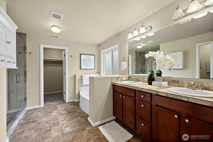 Dual Sink Vanity, Water Closet, Large Tiled Shower, Soaking Tub, & Private Water Closet!